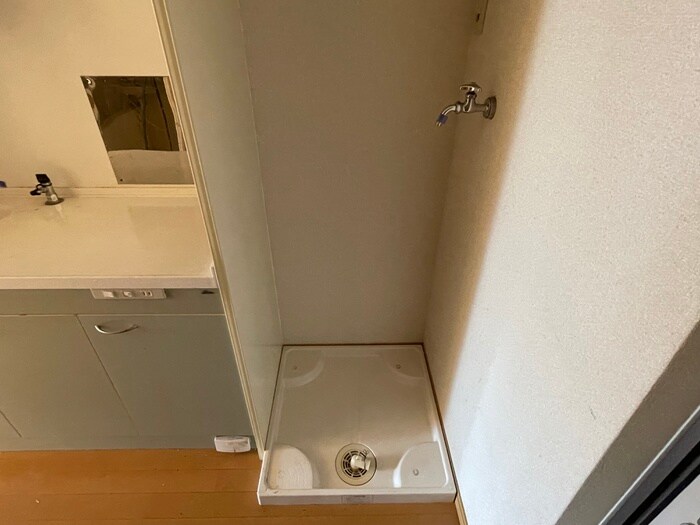 物件内観写真12　(洗濯機置場)