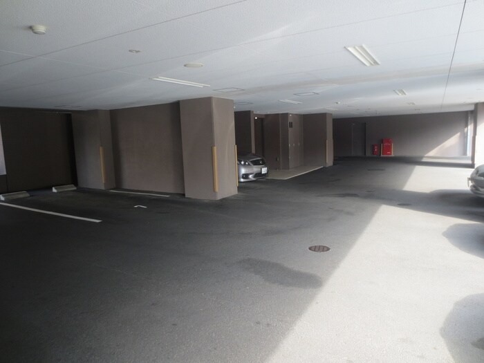物件外観写真5　(駐車場)