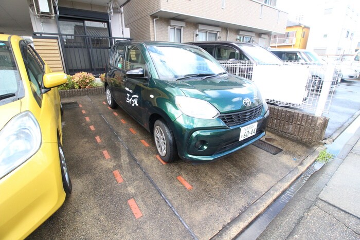 物件外観写真4　(駐車場)