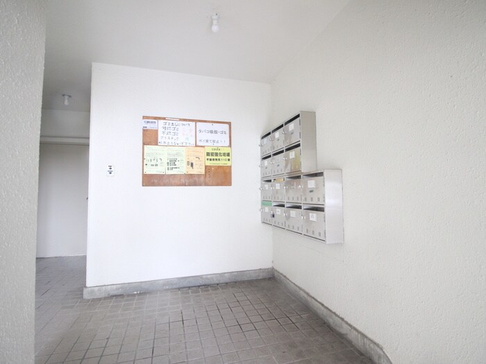 物件外観写真6　(エントランス部分)