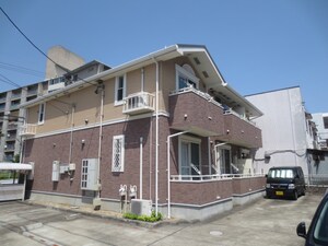 プティポワ－ル八社外観写真