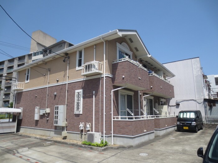 プティポワール八社の物件外観写真