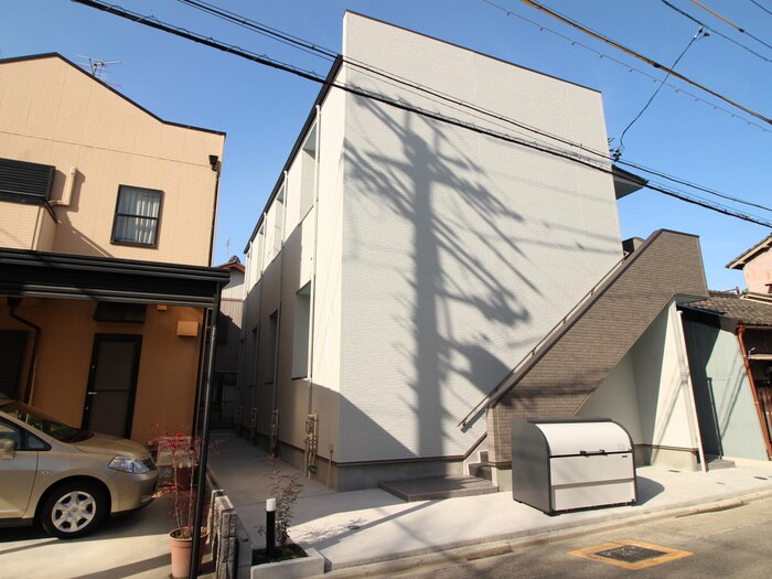 物件外観写真3　(エントランス部分)