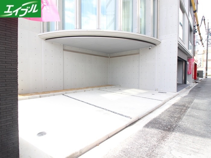 物件外観写真2　(駐車場)