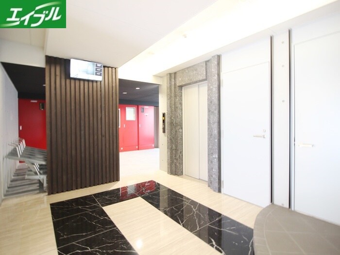 物件外観写真4　(エントランス部分)