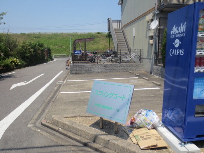 物件外観写真4　(エントランス部分)