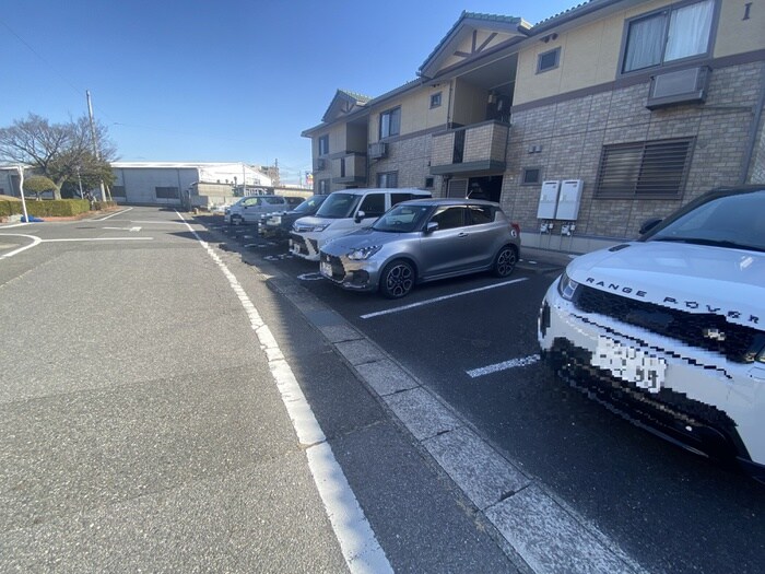 物件外観写真2　(駐車場)
