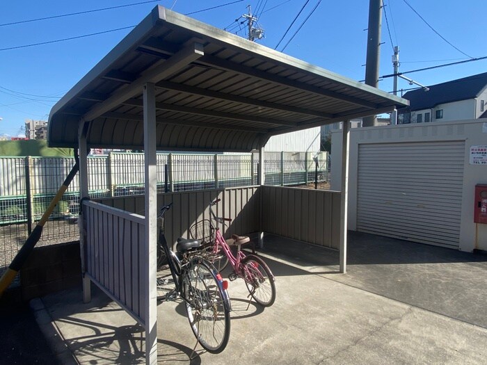 物件外観写真3　(駐輪場)