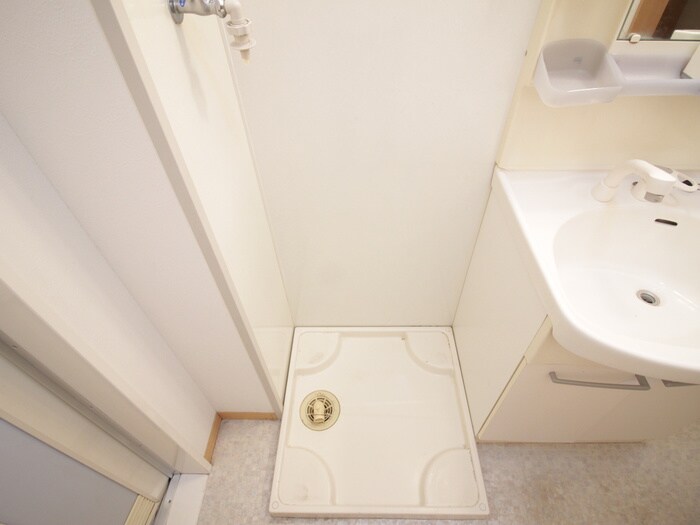 物件内観写真13　(洗濯機置場)