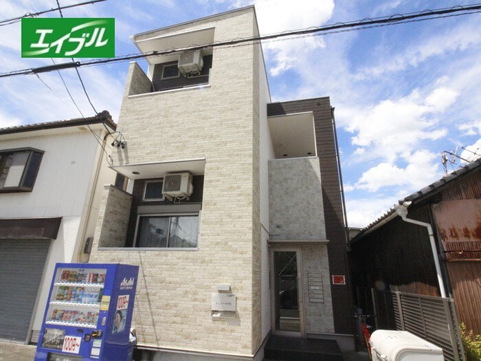 物件外観写真2　(エントランス部分)