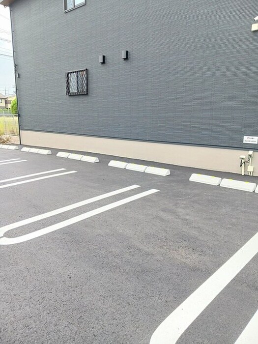 物件外観写真3　(駐車場)