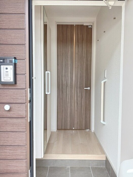物件内観写真10　(玄関)