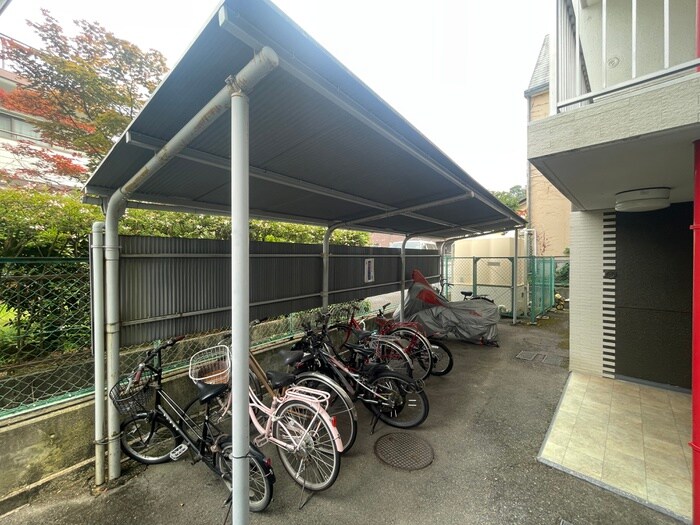 物件外観写真5　(駐輪場)