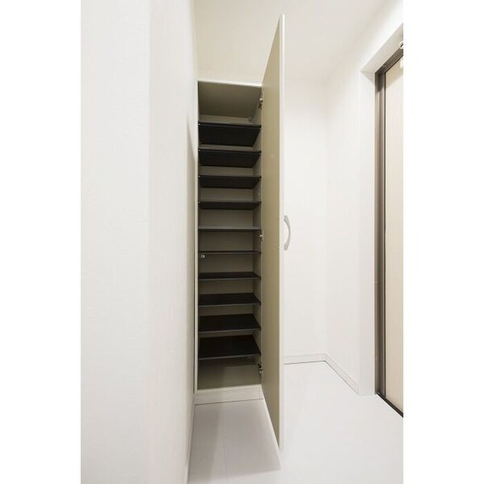 物件内観写真4　(靴箱)