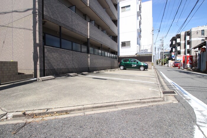 物件外観写真2　(駐車場)