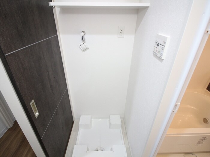 物件内観写真10　(洗濯機置場)