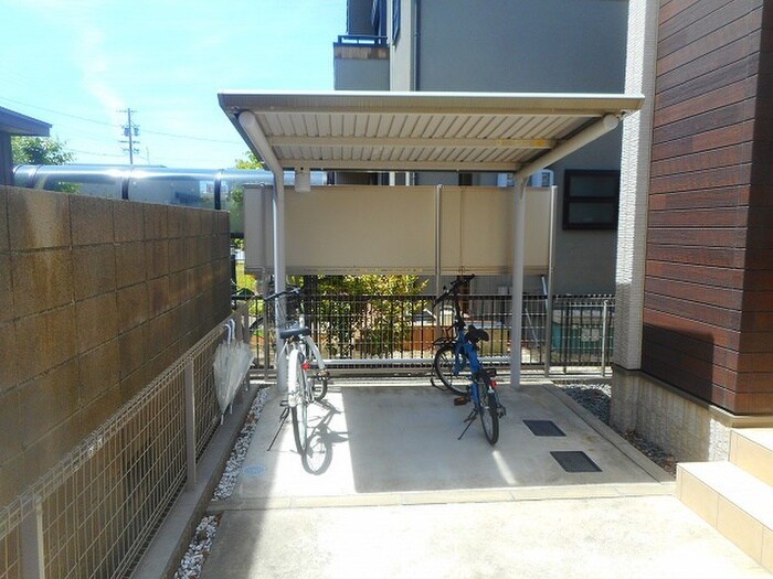 物件外観写真3　(駐輪場)