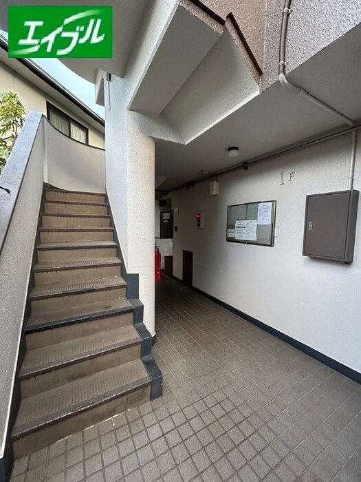 物件外観写真5　(エントランス部分)