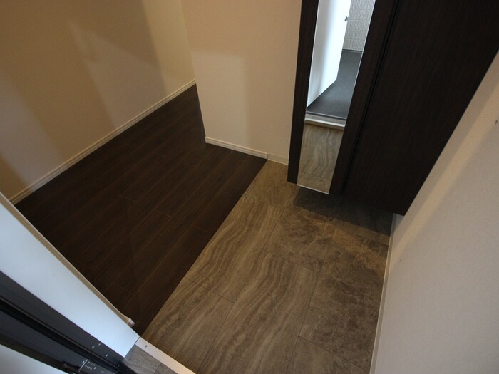 物件内観写真18　(玄関)