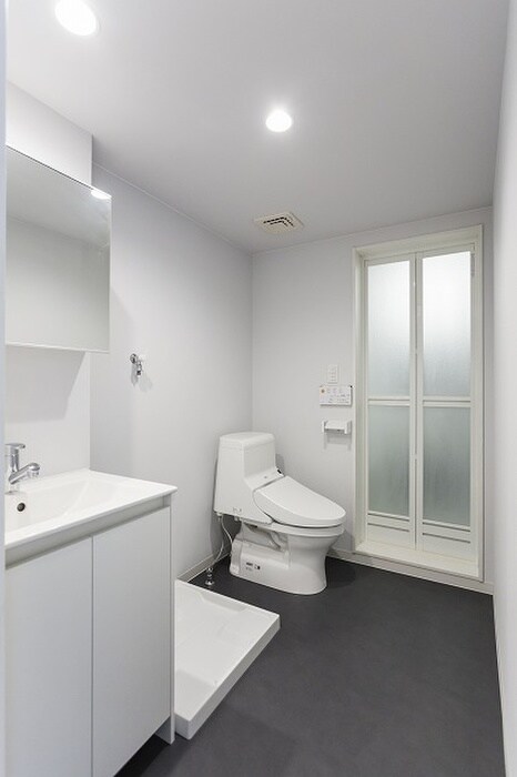 物件内観写真16　(洗濯機置場)