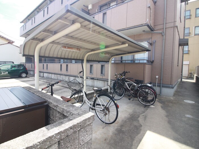 物件外観写真4　(駐輪場)