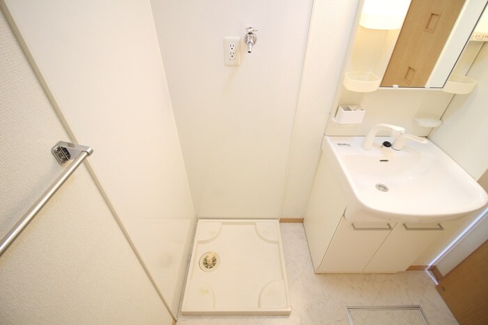 物件内観写真16　(洗濯機置場)