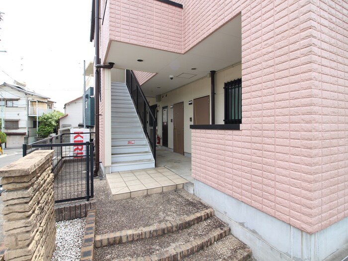 物件外観写真6　(エントランス部分)