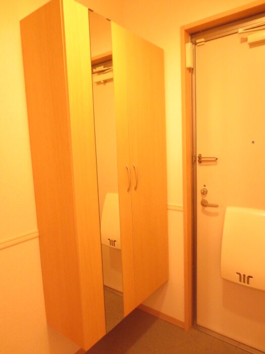 物件内観写真8　(玄関)