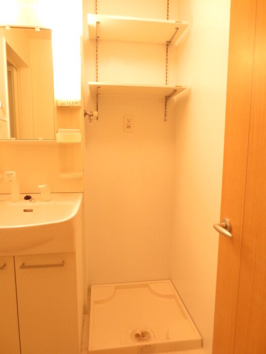 物件内観写真12　(洗濯機置場)