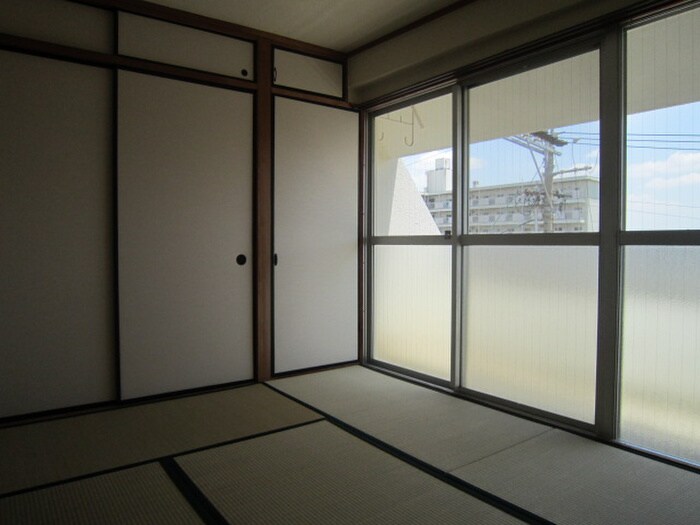 物件内観写真8　(室内からの展望)