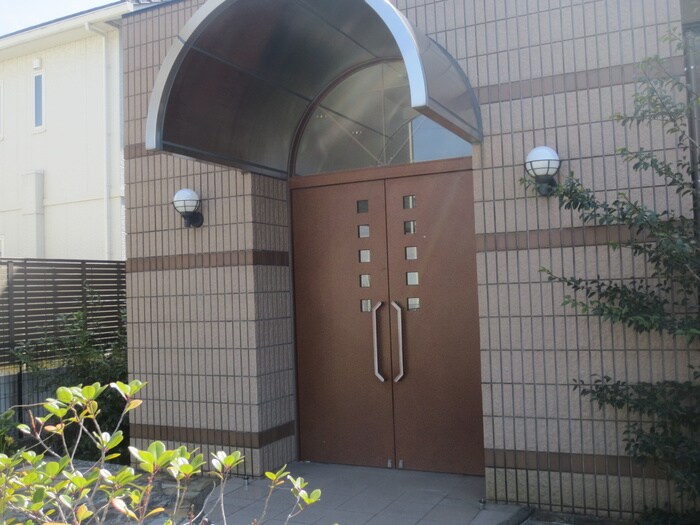 物件外観写真4　(エントランス部分)
