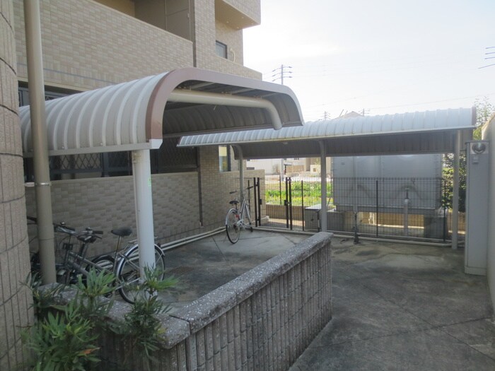 物件外観写真5　(駐輪場)