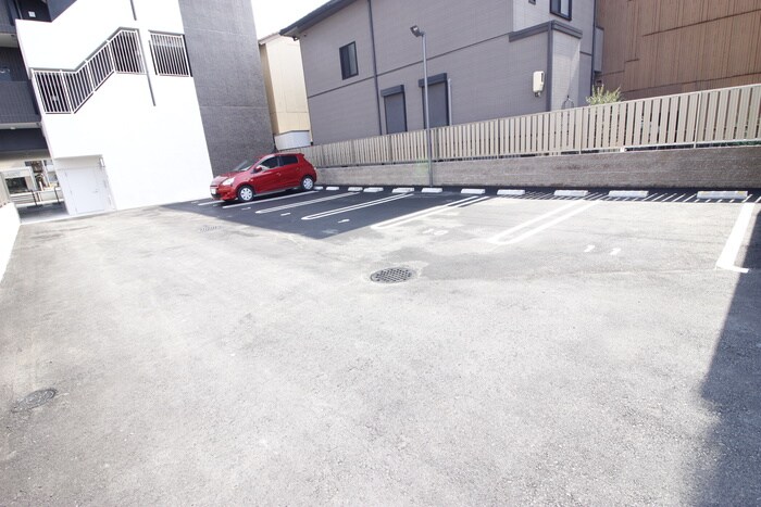 物件外観写真5　(駐車場)