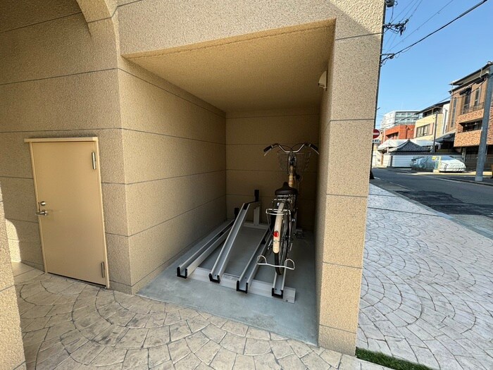 物件外観写真3　(駐輪場)