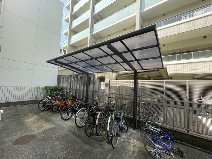物件外観写真3　(駐輪場)