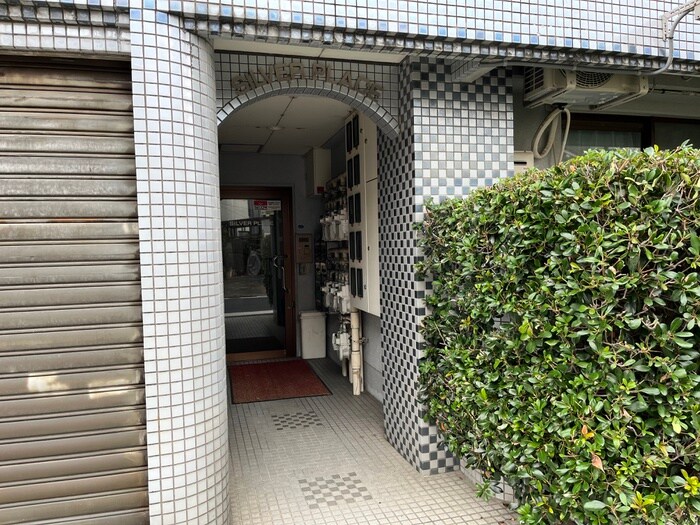 物件外観写真2　(エントランス部分)