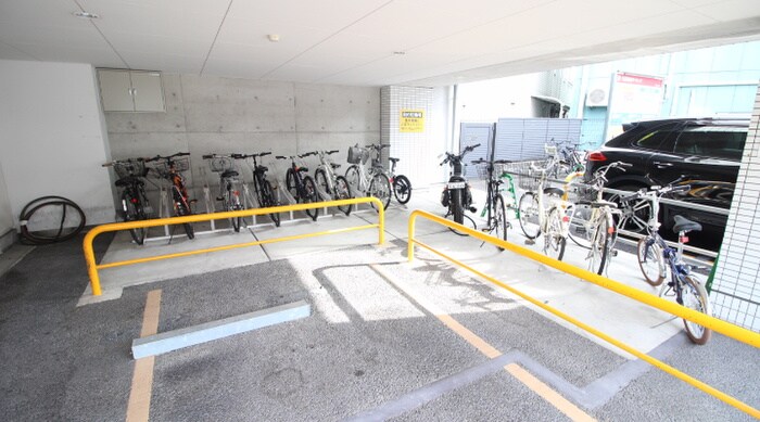物件外観写真4　(駐輪場)