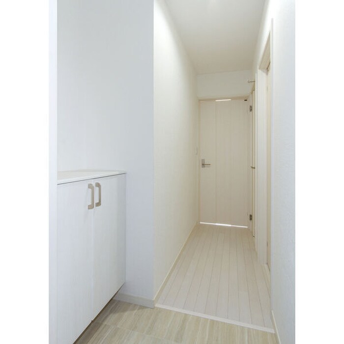 物件内観写真12　(玄関)