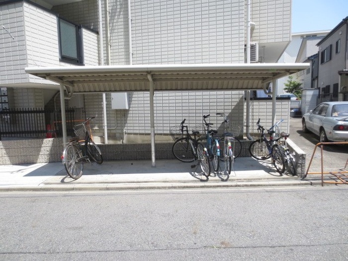 物件外観写真3　(駐輪場)