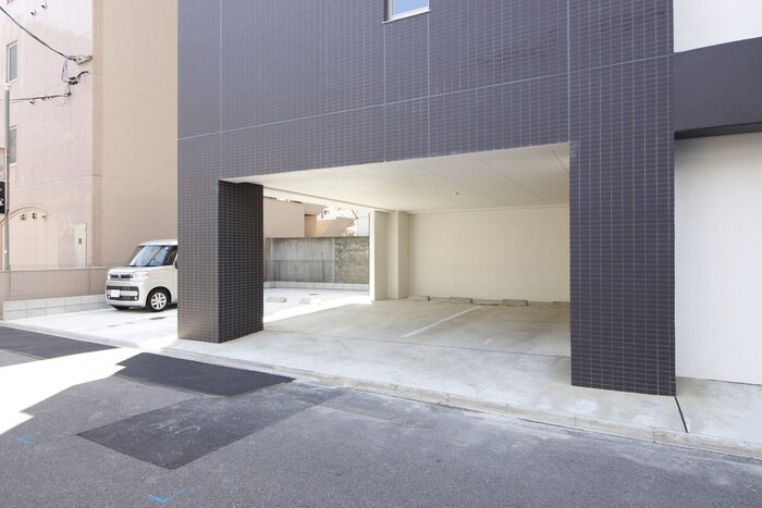 物件外観写真6　(駐車場)