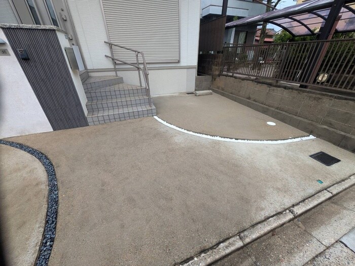 物件外観写真3　(駐車場)