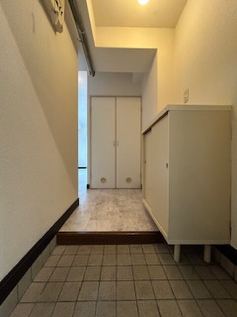 物件内観写真16　(玄関)