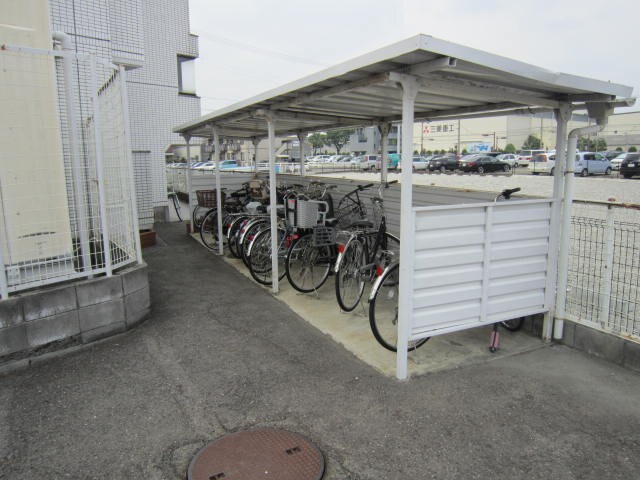 物件外観写真3　(駐輪場)