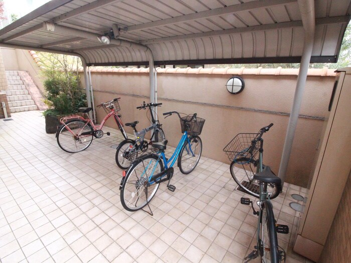 物件外観写真3　(駐輪場)
