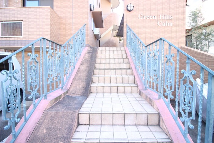 物件外観写真4　(エントランス部分)