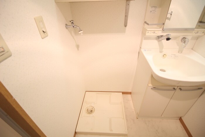 物件内観写真12　(洗濯機置場)