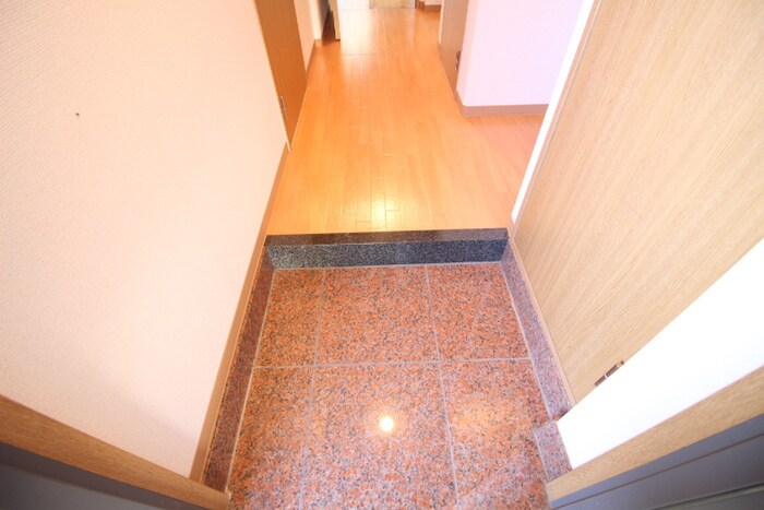 物件内観写真14　(玄関)