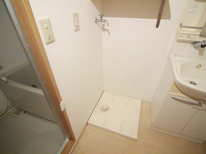 物件内観写真15　(洗濯機置場)