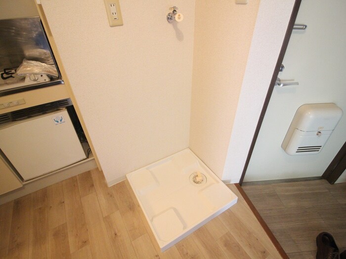 物件内観写真8　(洗濯機置場)