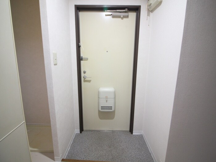 物件内観写真16　(玄関)